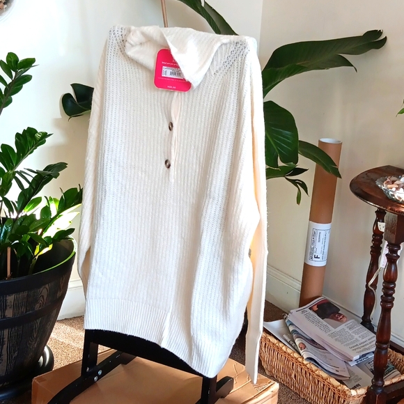 Ingrid & Isabel Sweaters - Ingrid & Isabel Sweater 3 Avail: Size XSmall NEW